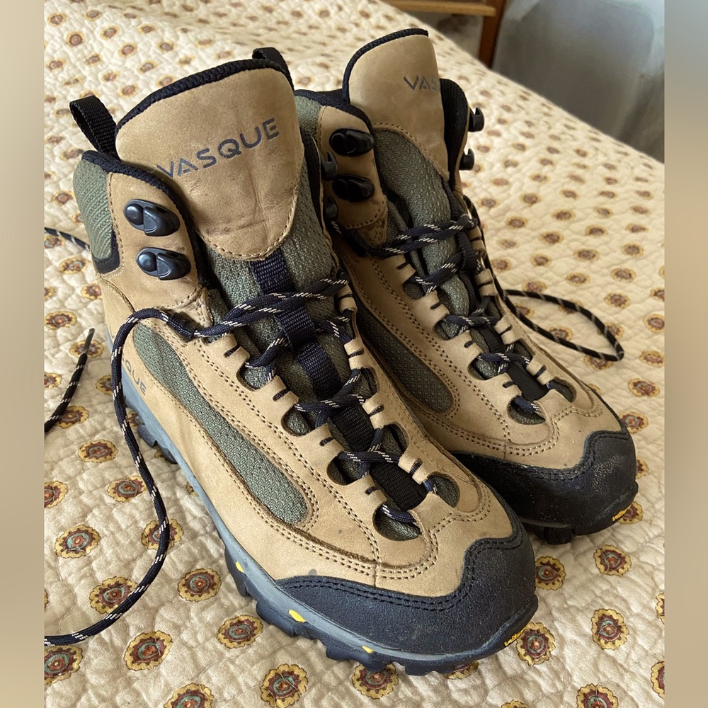 💥MoviNG sALe‼️ SUPER NICE‼️Women’s VASQUE Hiking Boot Sz 7